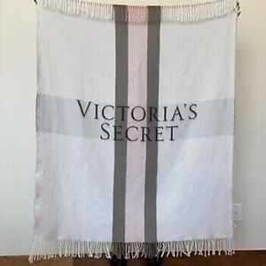 ✨ Victoria’s Secret Blanket